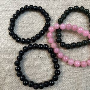 Lot of 4 Beaded Bangle Wrist Bracelets Black Pink Dark Green Sm-Med Wrist Sz